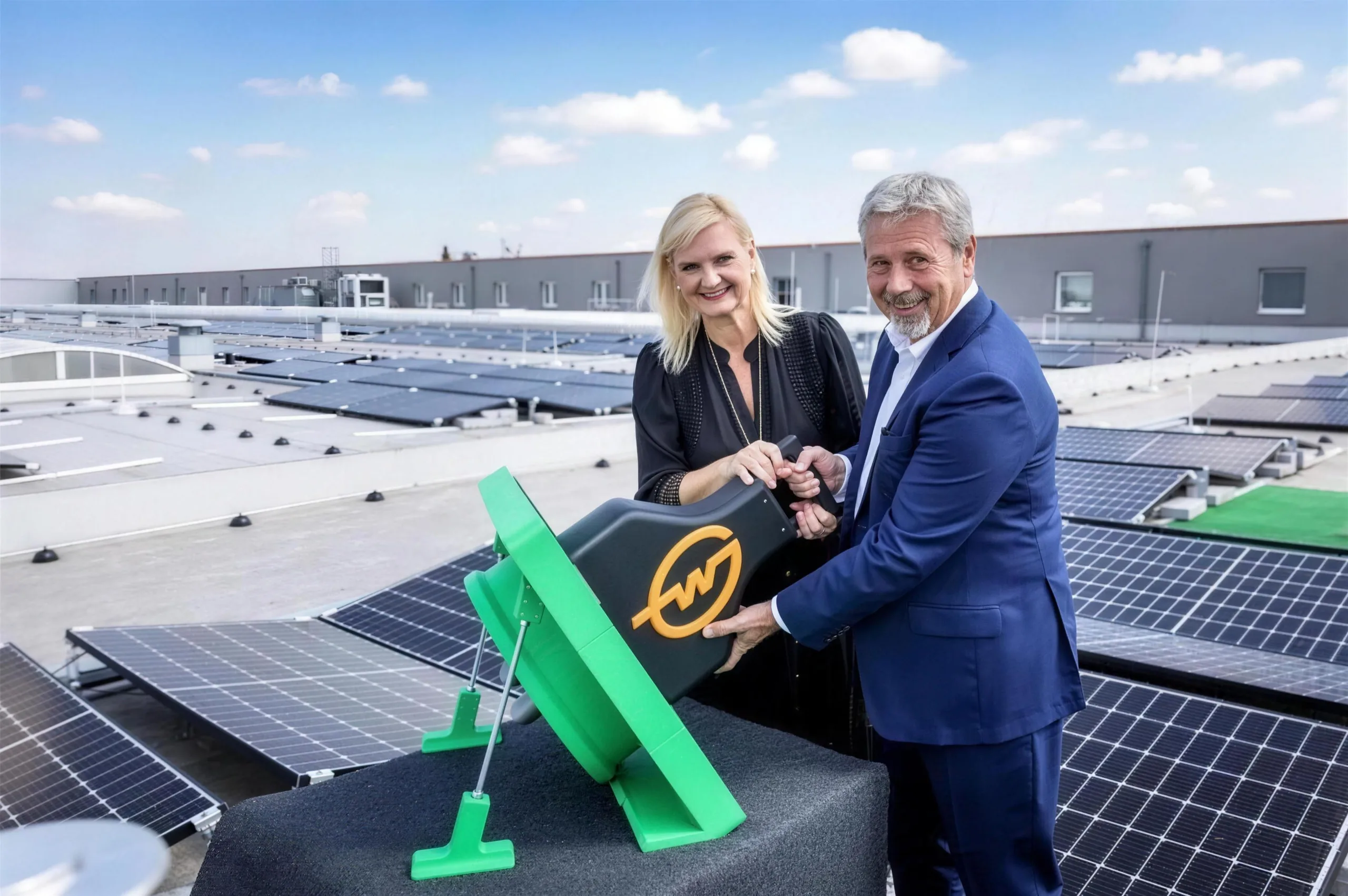 Předání solární elektrárny a bateriového úložiště od společnosti ENPOSOL